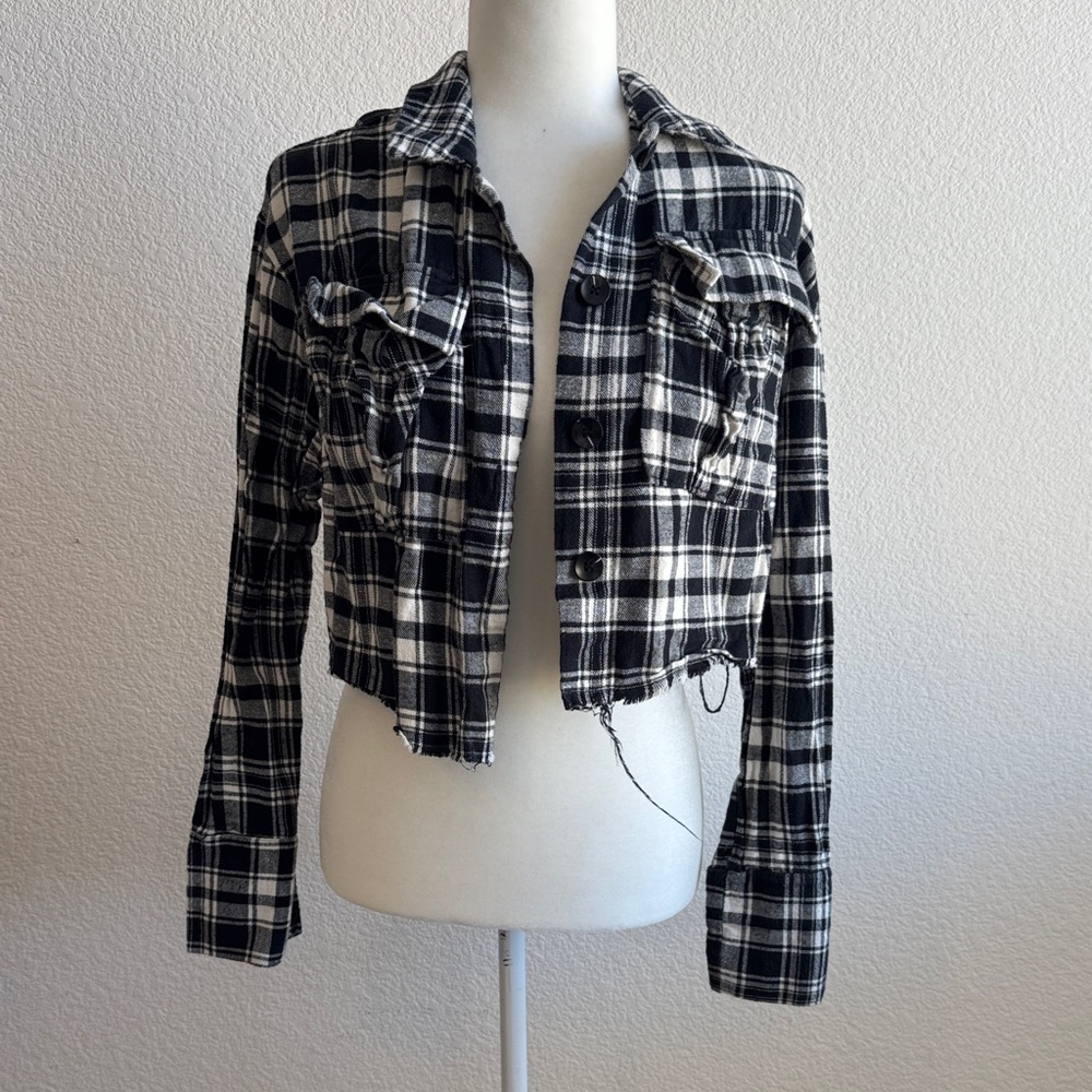 ASOS Plaid Black and White Women's Cropped Flannel - Size 10